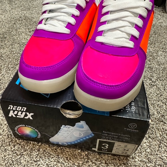 Custom painted brand new size 3 girls shoes - Picture 2 of 9